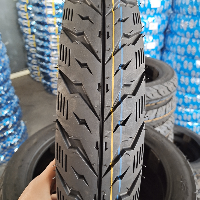 90/90-14 Motorcycle Tyres Tube Tire with Speed Rate of 150km/h and Durable Casing