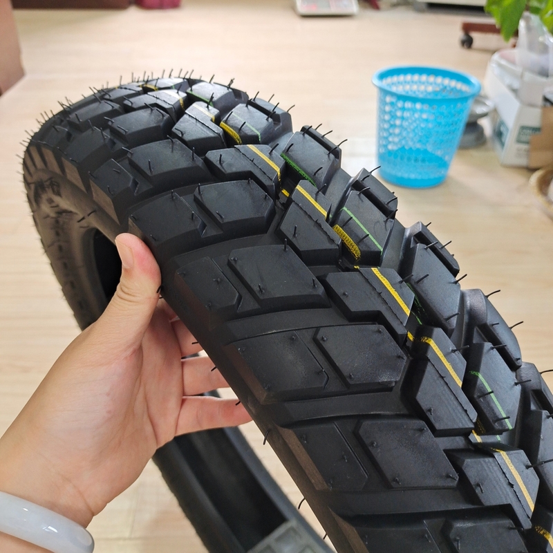 20000 KM Work Life Motorcycle Tyres 110/90-17 TL for Qingdao Port